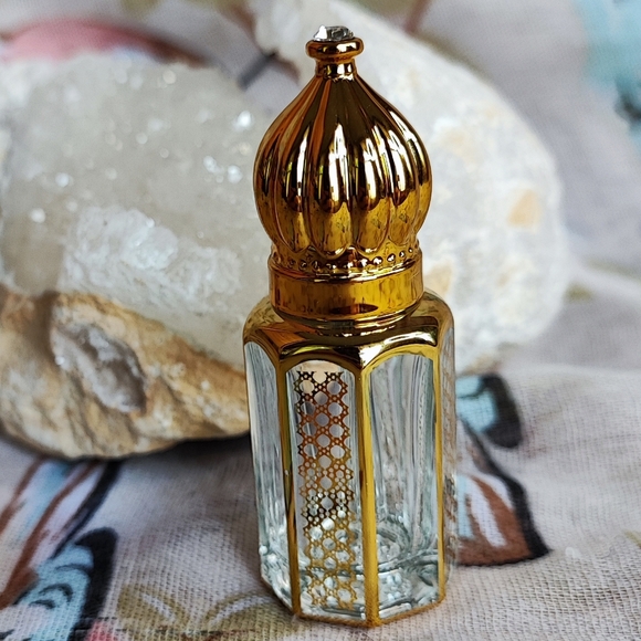 Vintage Reproduction Small Glass & Gold Perfume Bottle with Dauber Crystal Top - Picture 2 of 9